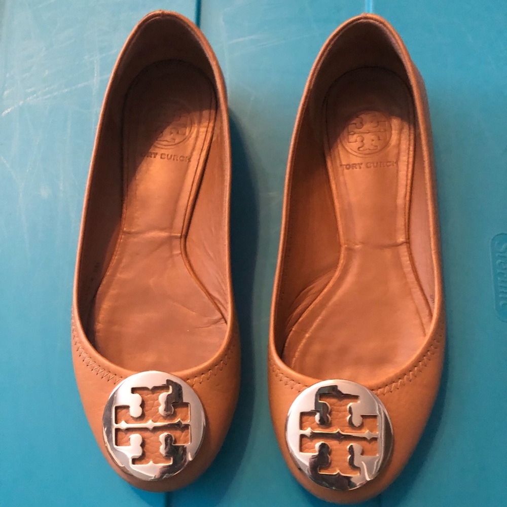 Tory Burch tan flats w/ gold emblem Flats